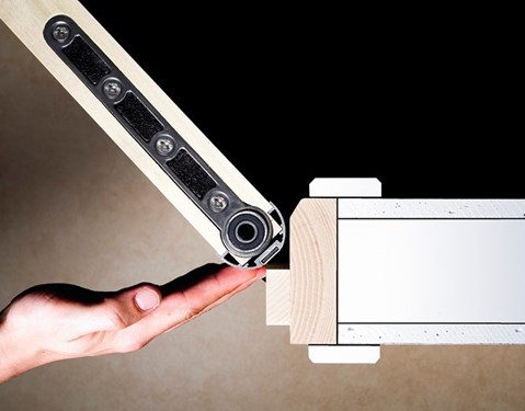 Safehinge plan view showing robust bearing carrier strap